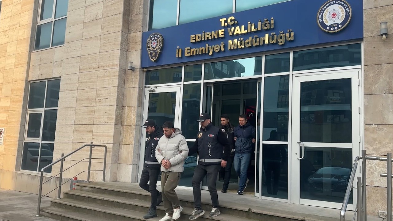 Edirne Kapıkule’de tarihi eser operasyonu: Büyük İskender portreli sikkelerle kaçarken yakalandılar
