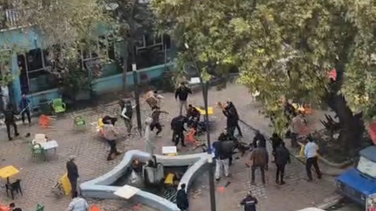 Kavga değil adeta meydan muharebesi: Taş, sopa ve silah kullanıldı, 1 kişi yaralandı
