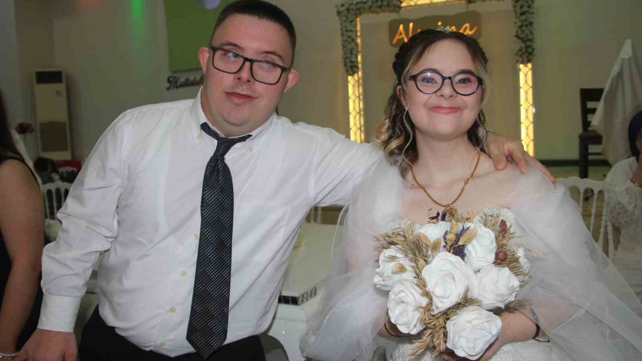 Bir hayal 7 mutluluğa dönüştü: Down sendromlu genç kızlara temsili düğün
