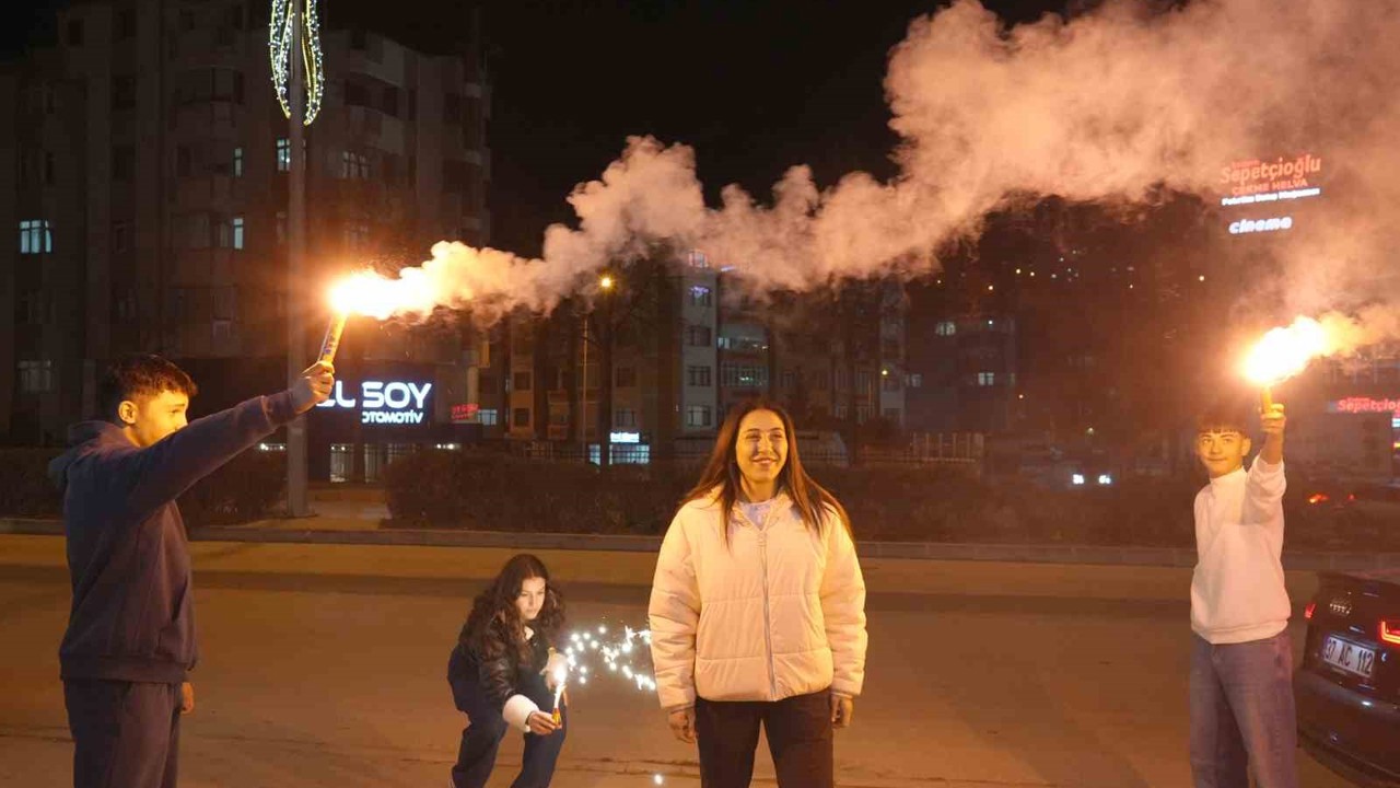 Dünya şampiyonu Asuman’a memleketinde coşkulu karşılama
