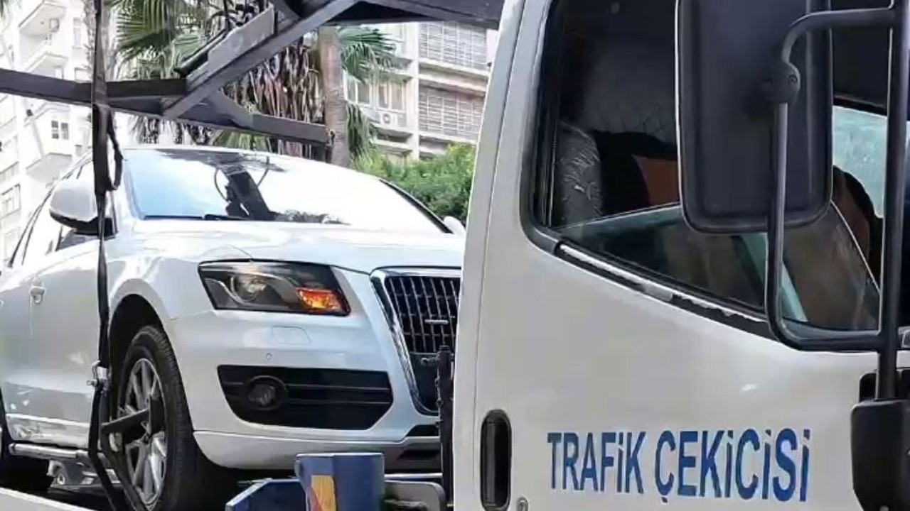 Adana’da engelli park yerlerine araçlarını koyan sürücülere ceza kesildi
