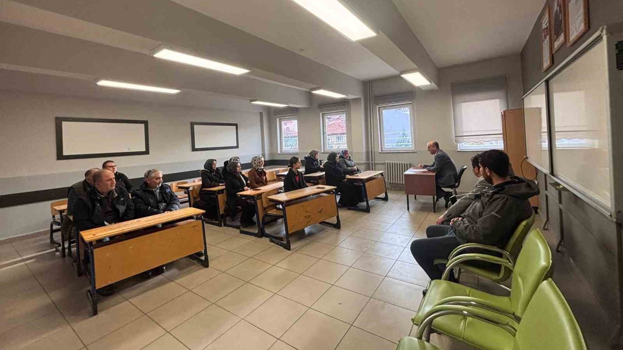 Müdür Kilitci: "Velilerin bilinçli tutumu öğrencilerin başarısında önemli rol oynamaktadır"
