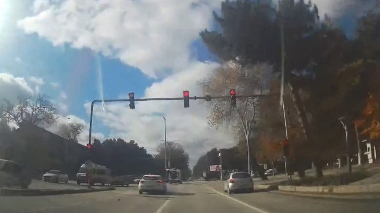 Elazığ’da hatalı şerit değiştirme kazaya neden oldu
