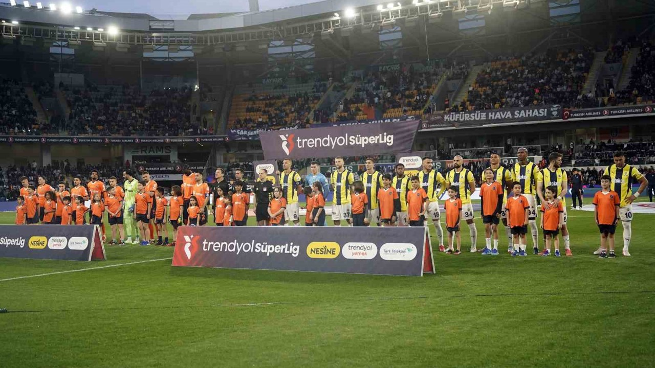 Fenerbahçe, Başakşehir’e konuk olacak
