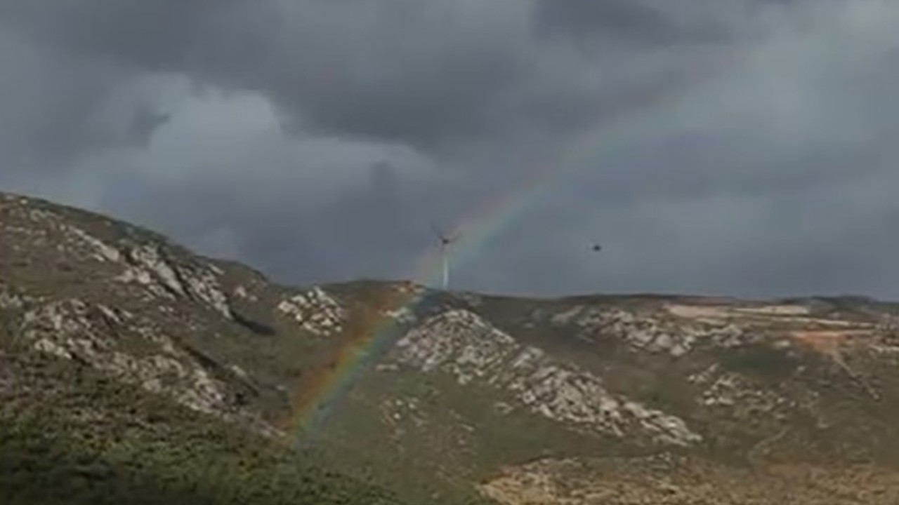 Çocukluk hayali olan gökkuşağının altından dronla geçmeyi denedi
