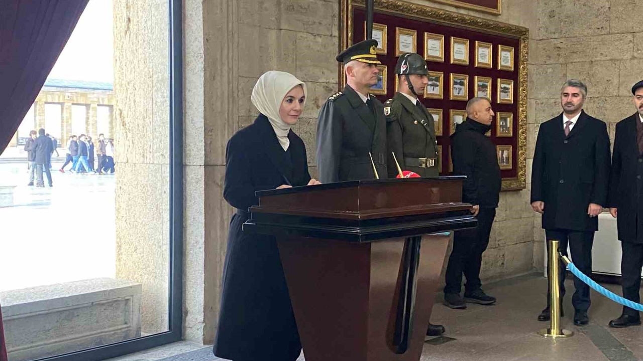 Bakan Göktaş’tan Anıtkabir’e ziyaret
