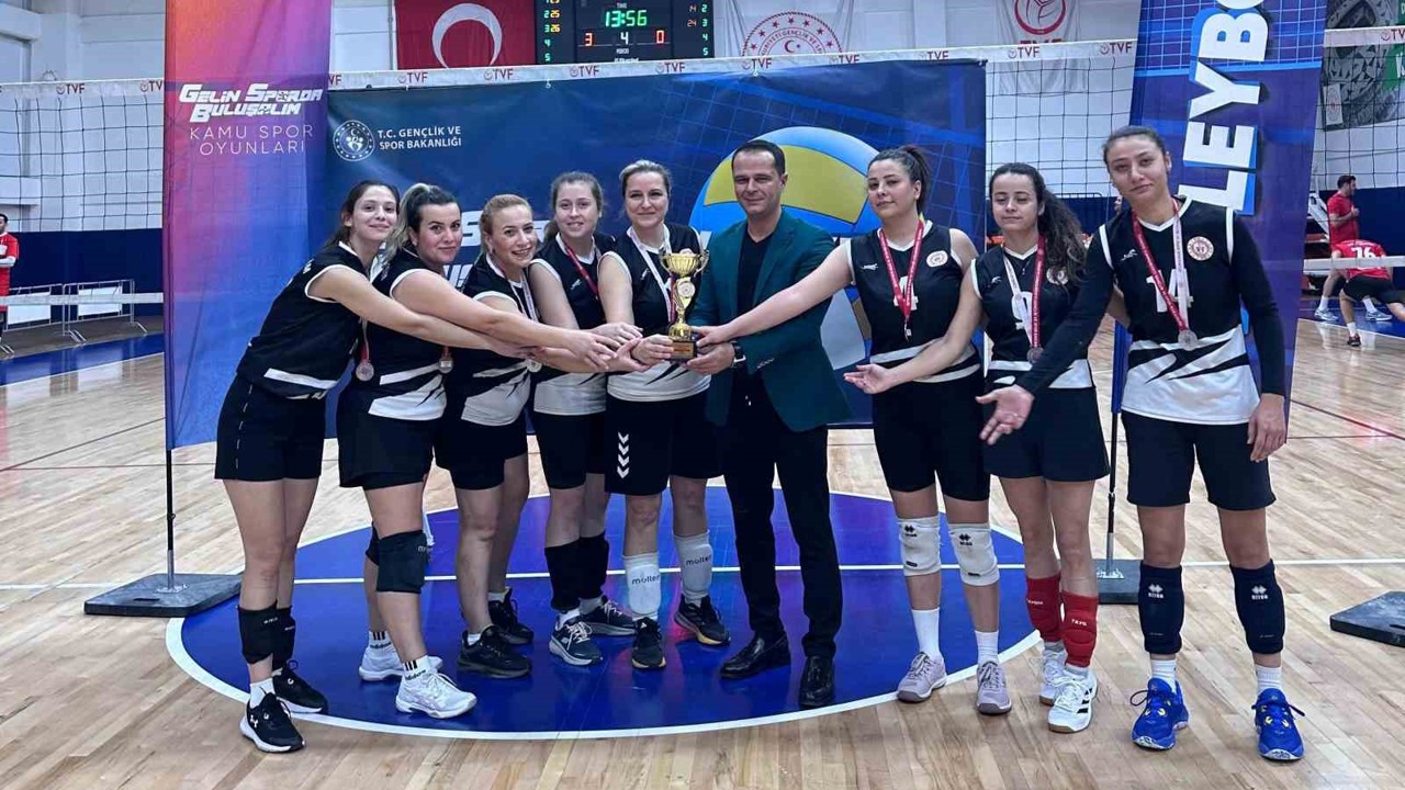 Manisa GSB Kadın Voleybol Takımı Türkiye ikincisi oldu
