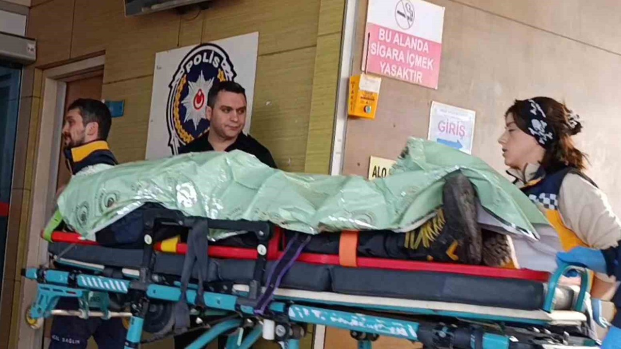 Kaza sonrası otomobilde bayılan sürücü donmak üzereyken bulundu
