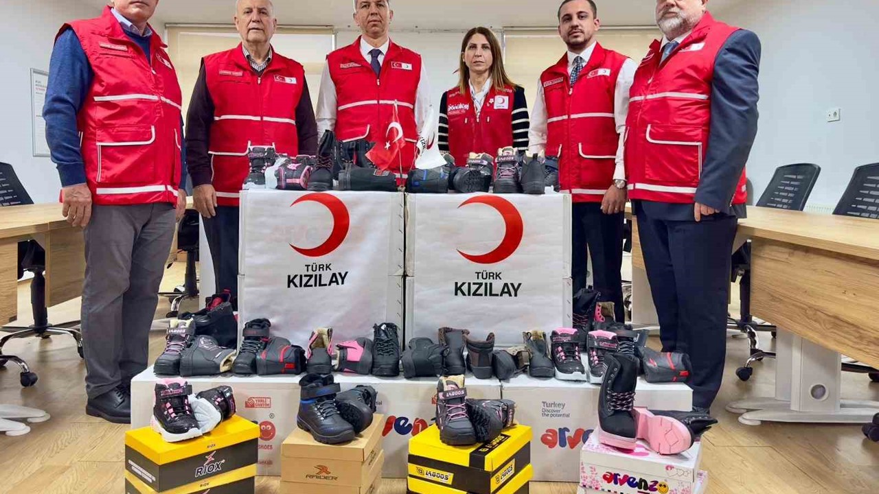 Türk Kızılay Manisa’dan kışlık ayakkabı kampanyası
