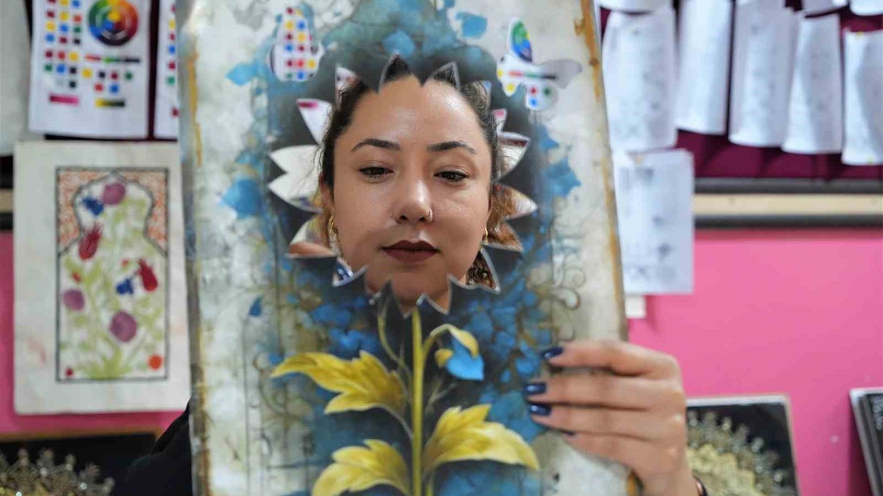 Muş’ta kadınlar kâğıt rölyef kursuyla aile bütçesine katkı sağlıyor
