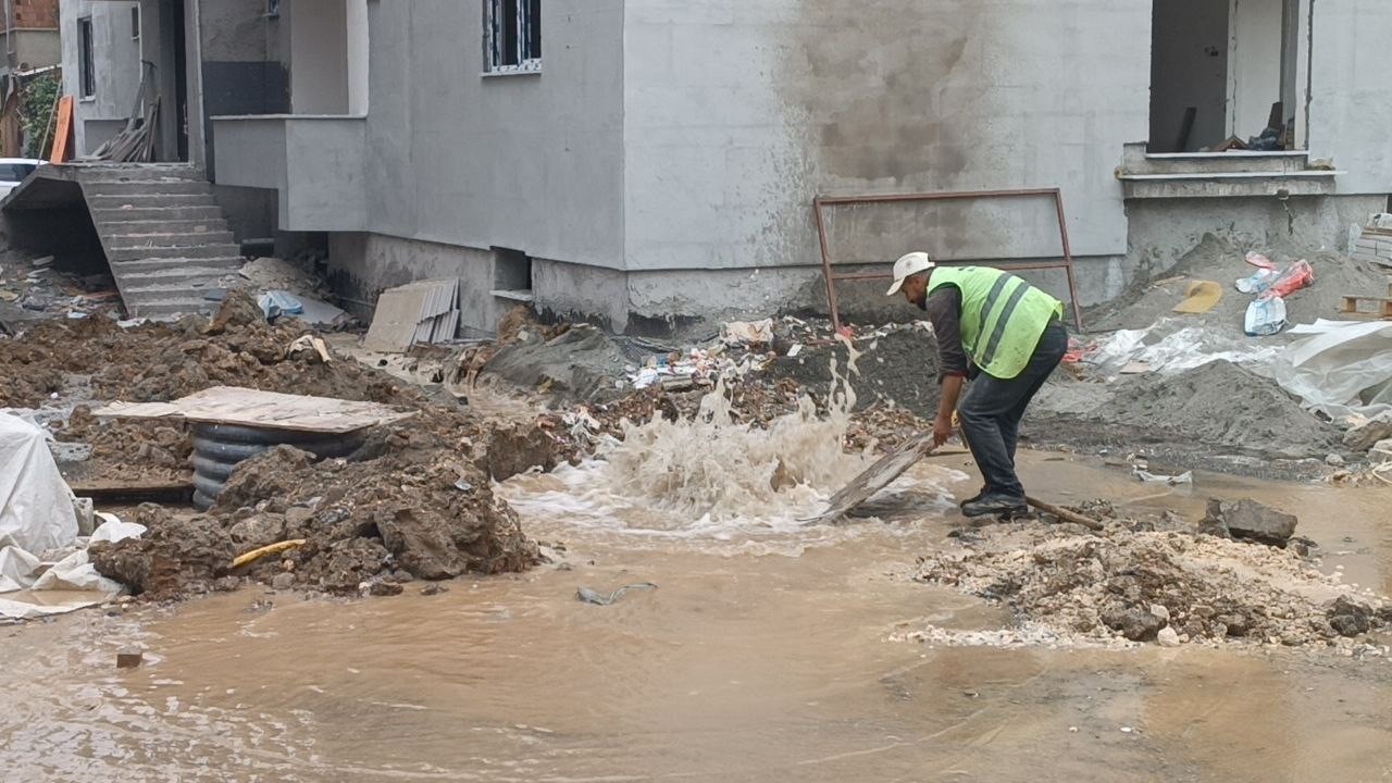 Delinen doğal gaz borusu ekipleri alarma geçirdi
