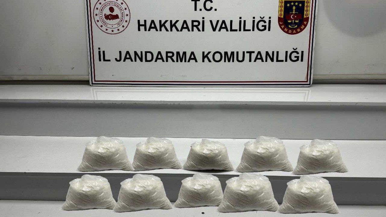 Hakkari’de 9 kilo metamfetamin ele geçirildi
