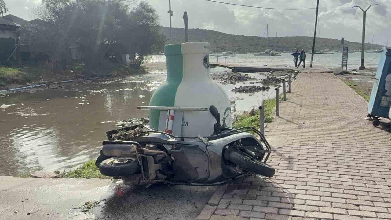 Bodrum’da selin ardından fırtına: "Tekneler karaya oturdu, denizin rengi değişti"
