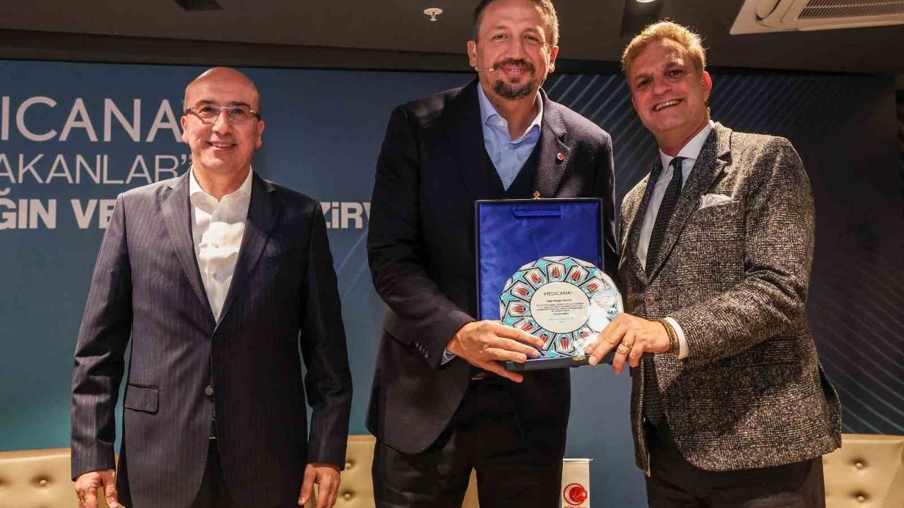 TBF Başkanı Hidayet Türkoğlu "Sağlığın Ve Sporun Zirvesi"ne konuk oldu
