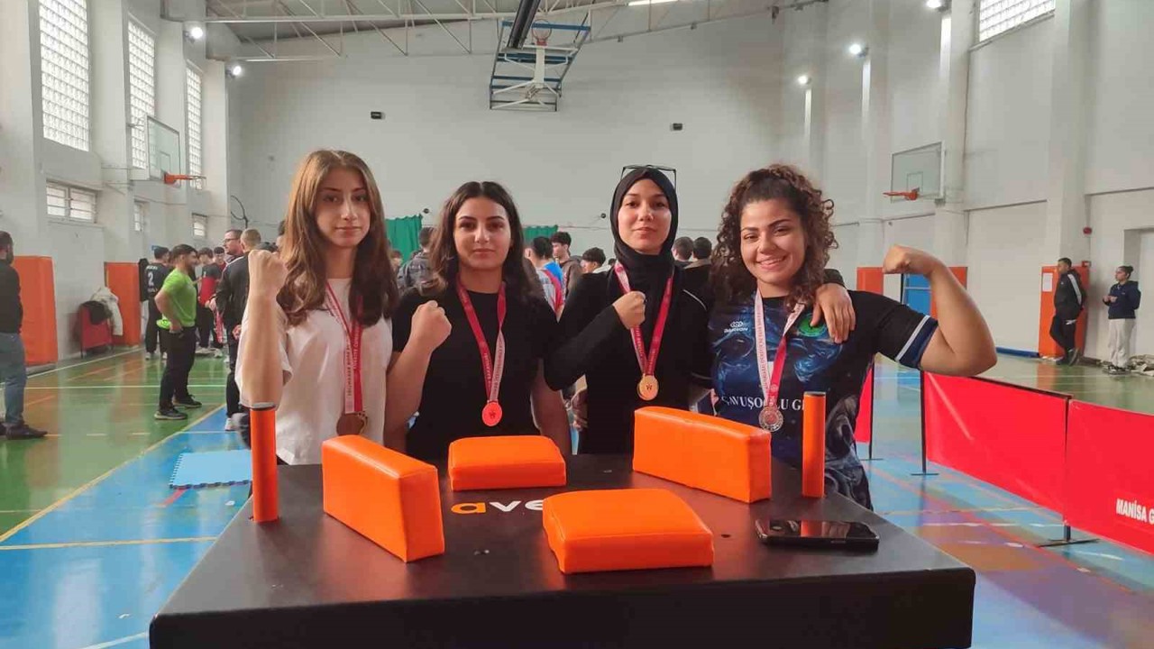 Salihlili imam hatipli kızların bileği bükülmedi
