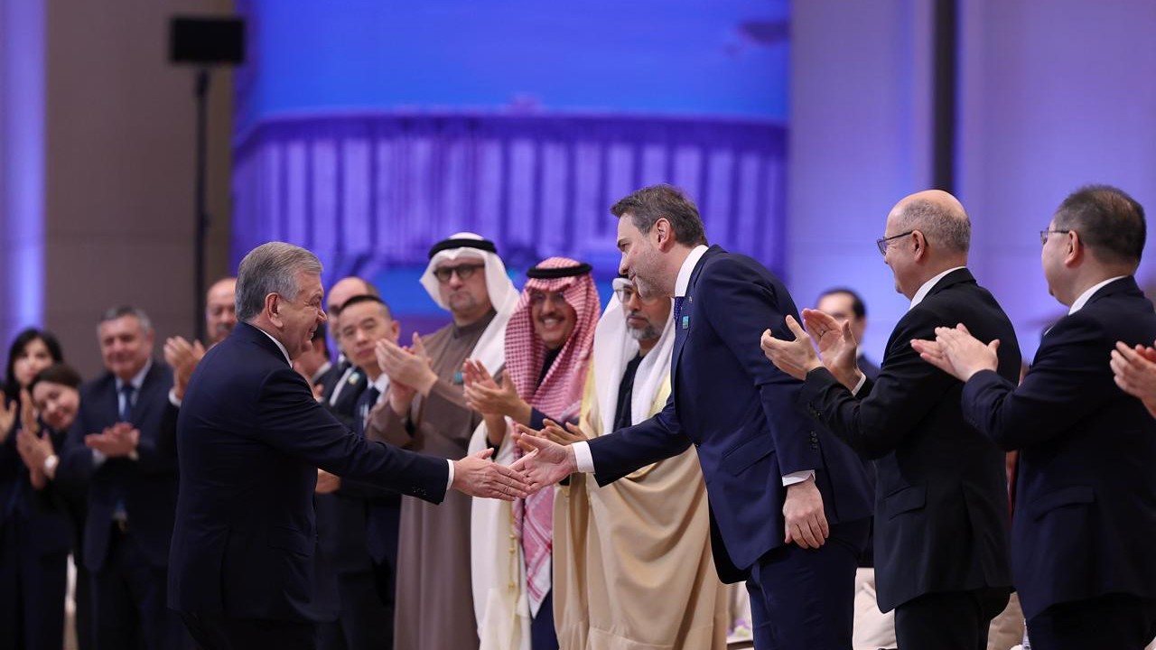 Bakan Bayraktar, Özbekistan Cumhurbaşkanı Mirziyoyev tarafından kabul edildi
