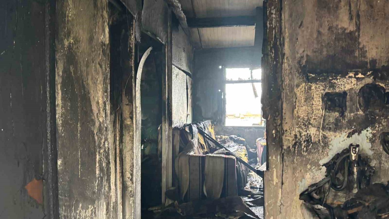 Yangında mahsur kalan yaşlı adam hayatını kaybetti: 2 ay önce bacakları ampute edilmiş
