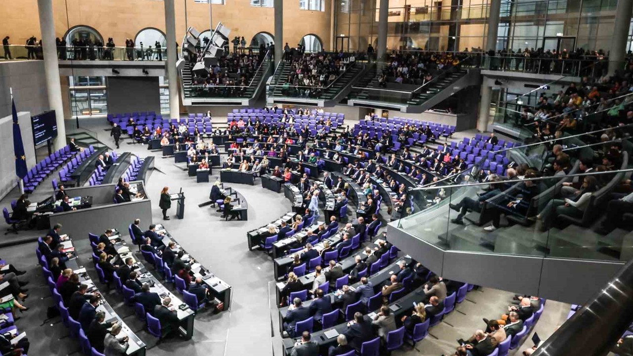 Almanya Federal Meclisinden yeni askerlik yasasına onay

