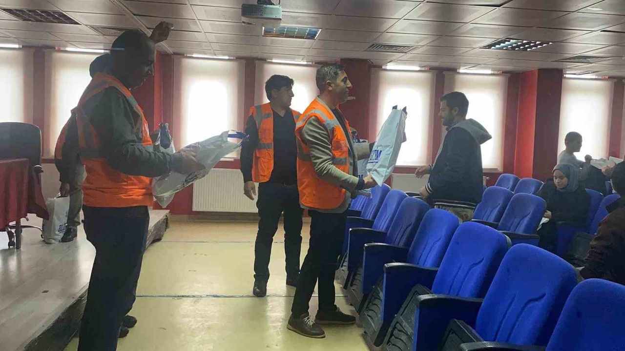 Patnos "İyilik Elçileri" özel çocukların yüzünü güldürmeye devam ediyor
