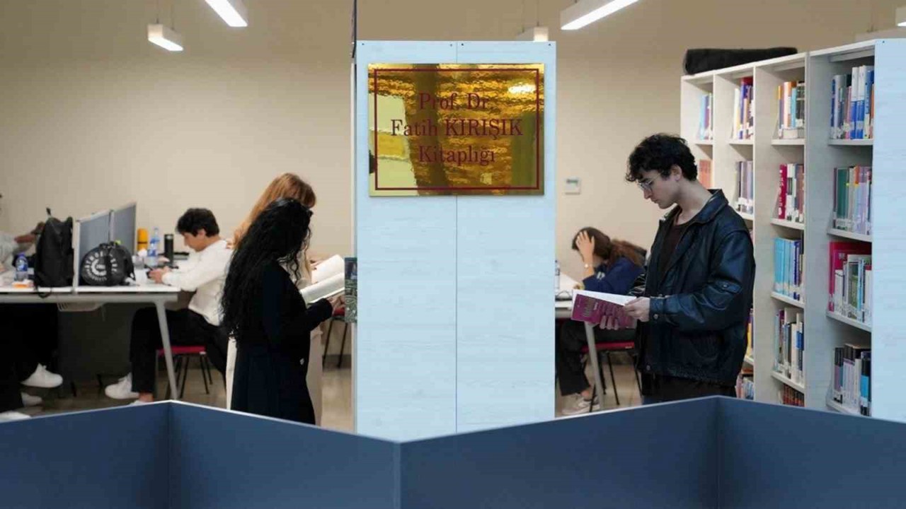 KBÜ Rektörü Kırışık’tan Kamil Güleç Kütüphanesi’ne 600 kitaplık bağış
