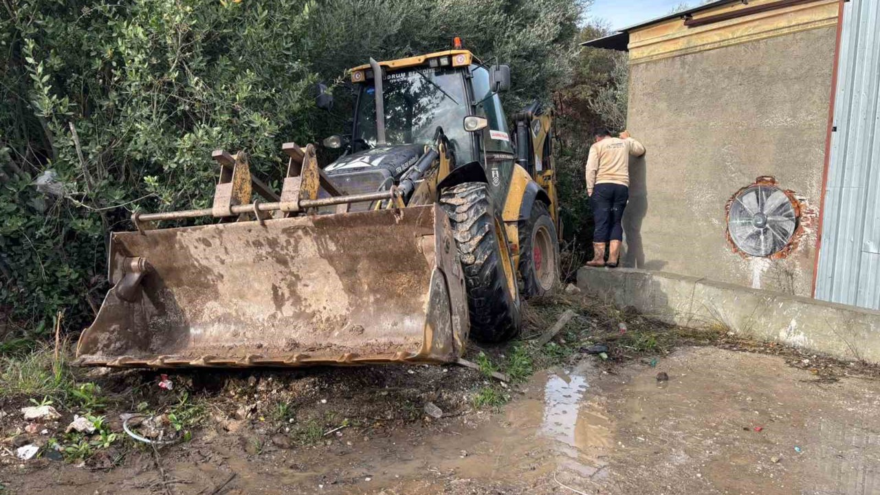 Bodrum’da sel sonrası ilk açıklama: "Metrekareye 45 kilogram yağış düştü"
