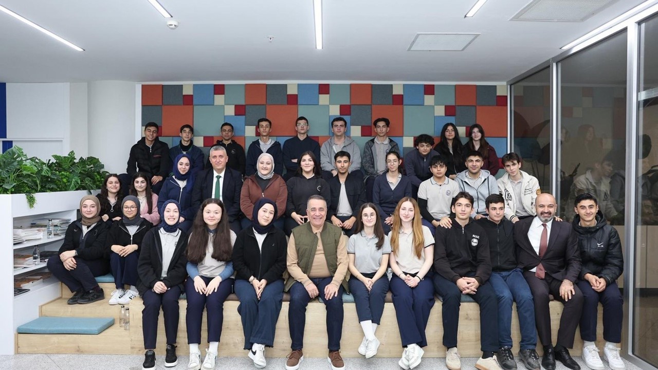 Başkan Dursun gençleri dinledi
