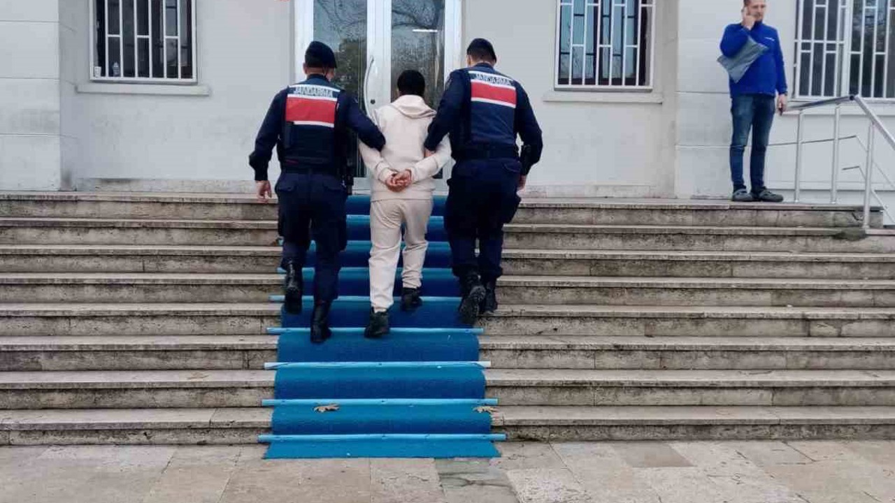 Edirne’de 9 yıl kesinleşmiş hapis cezasıyla aranan firari hükümlü tutuklandı
