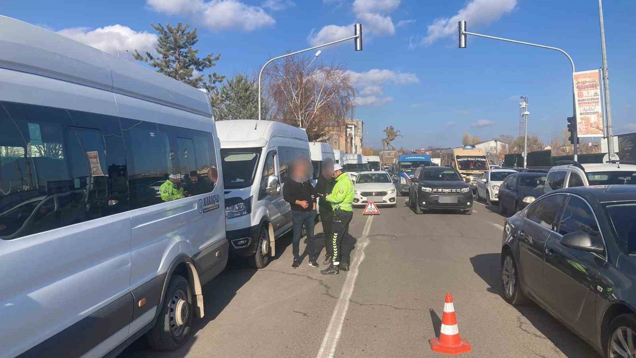 Kars’ta okul servislerine sıkı denetim: Öğrenci güvenliği öncelik
