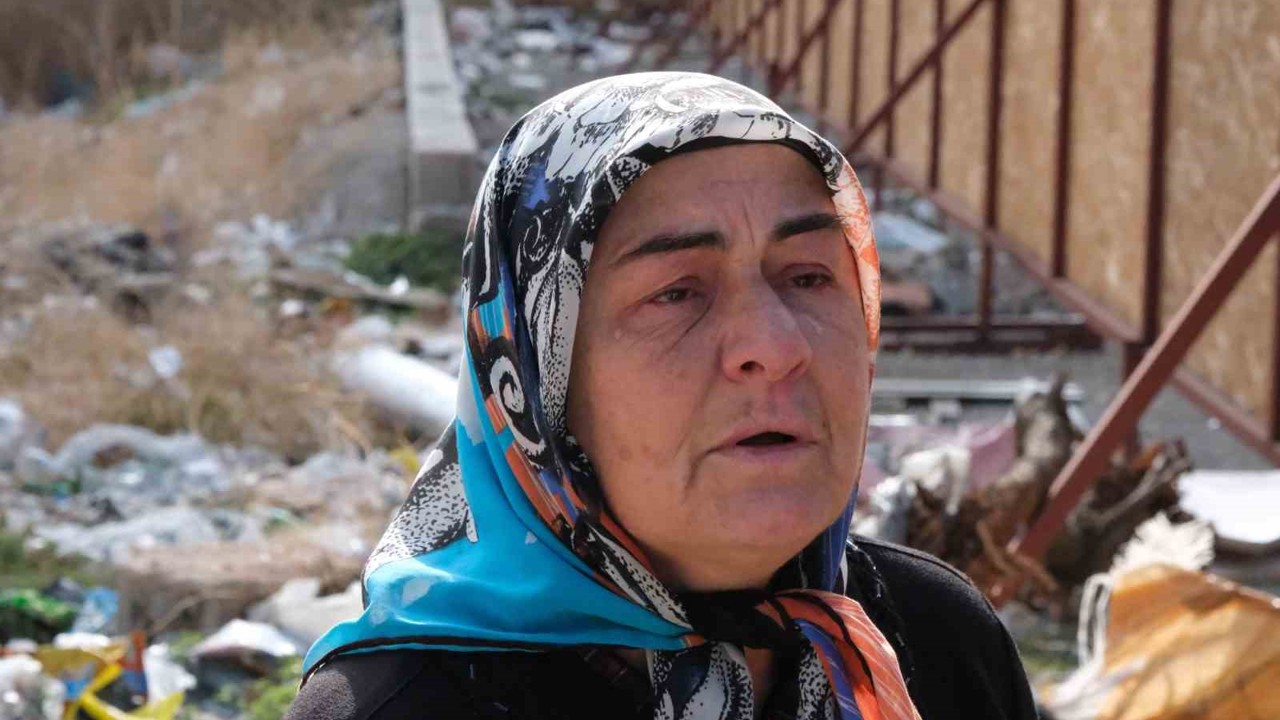 Depremde kızını, damadını ve torunlarını kaybeden yaşlı kadının acısı dinmiyor
