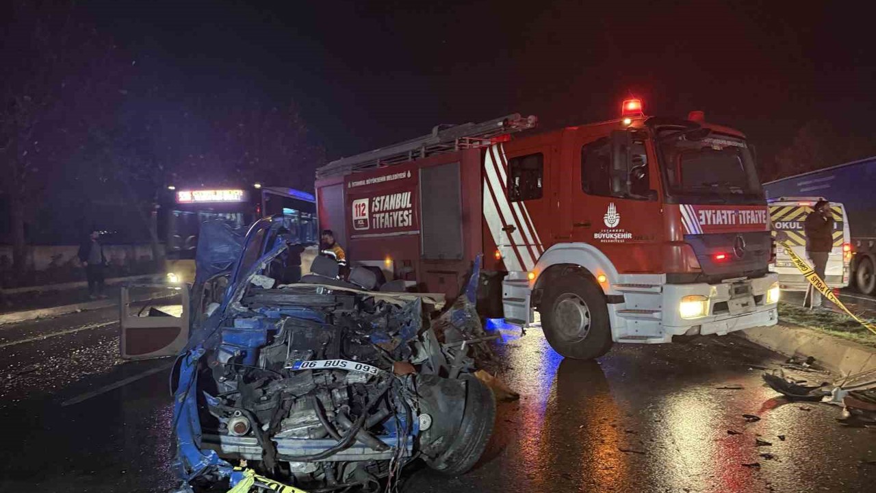 Başakşehir’de kontrolden çıkan beton mikseri zincirleme kazaya neden oldu: 2 ölü, 6 yaralı
