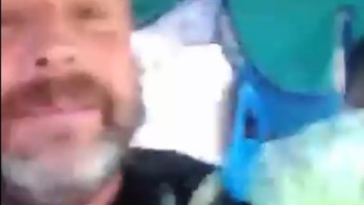 Belediye önünde kendini yaktı
