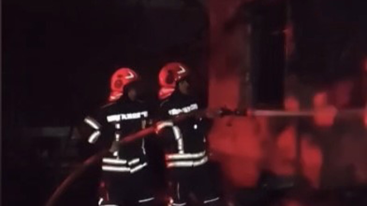 Tüplerin saklandığı ev alev aldı: Patlama anları kamerada
