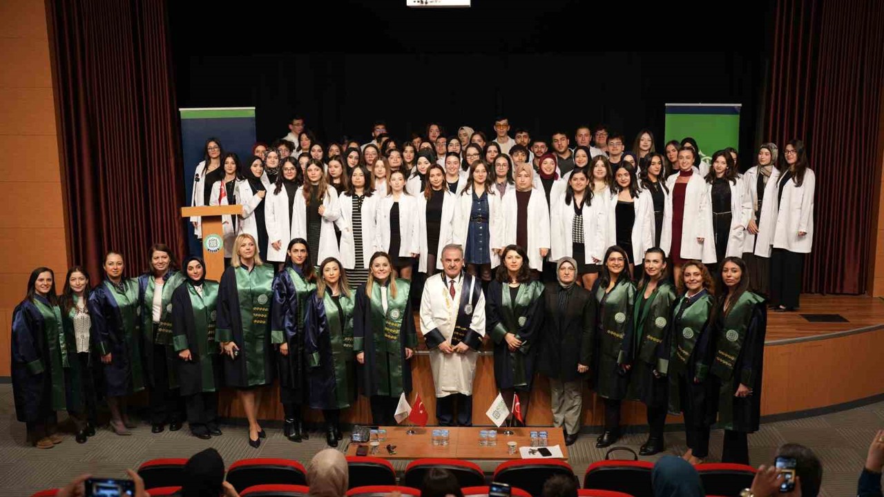 Geleceğin sağlıkçıları beyaz önlüklerini giydi
