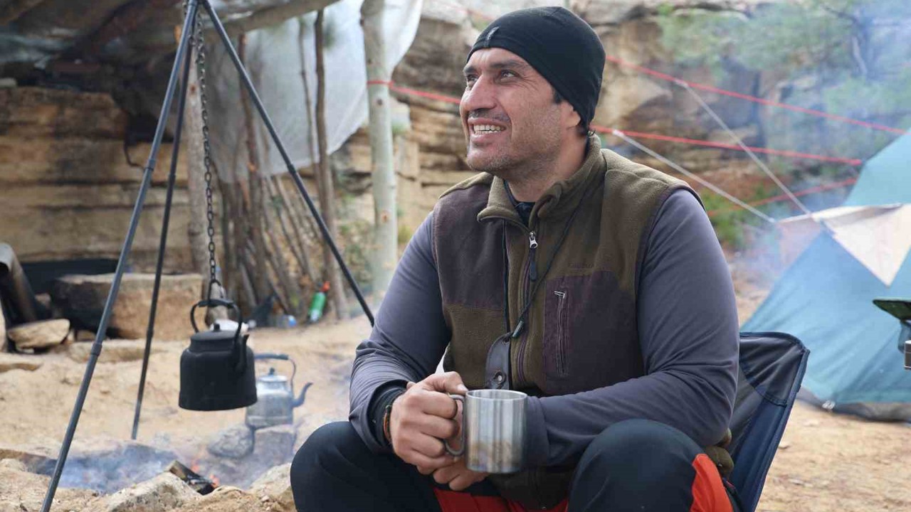 15 yıllık coğrafya öğretmeni, kamp ve bisikletle doğayı öğretiyor
