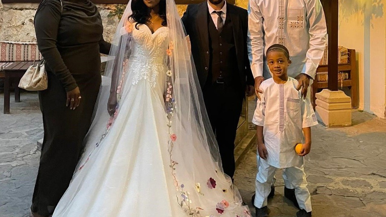 Adana’ya Afrikalı gelin: Düğün, Türk geleneklerine göre gerçekleştirildi renkli görüntüler ortaya çıktı

