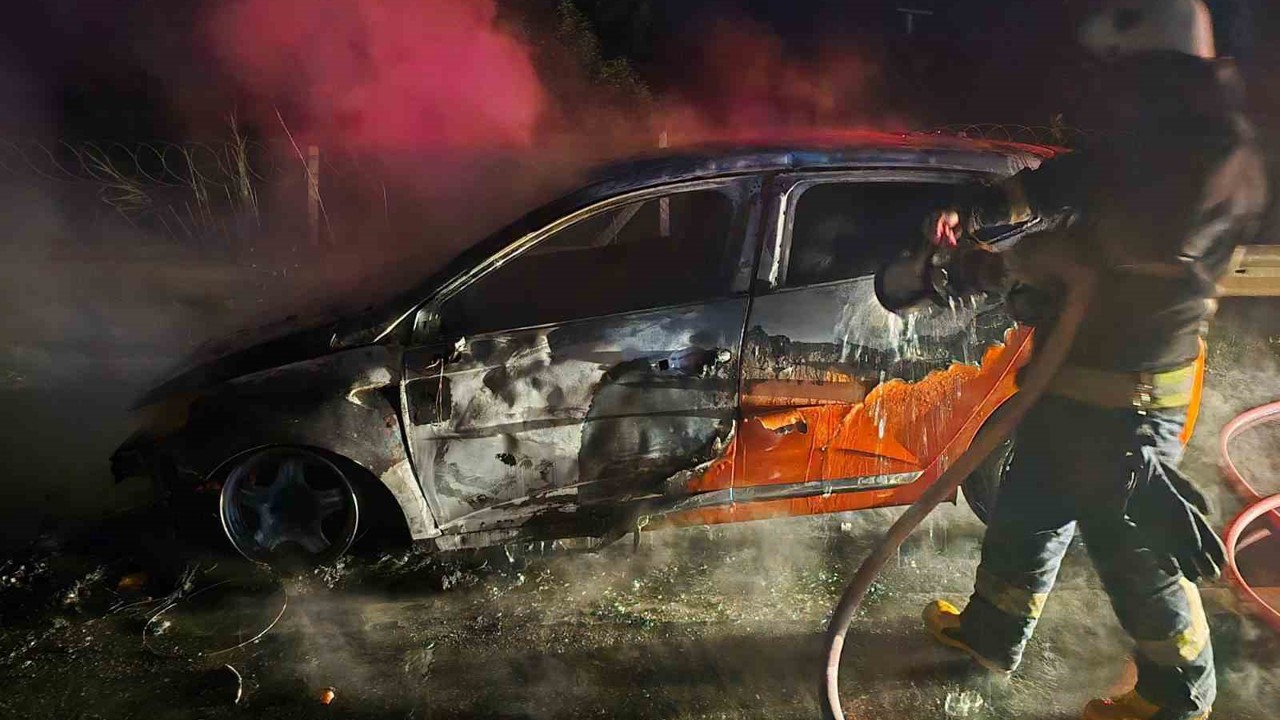 Manavgat’ta seyir halindeki araç alev alev yandı
