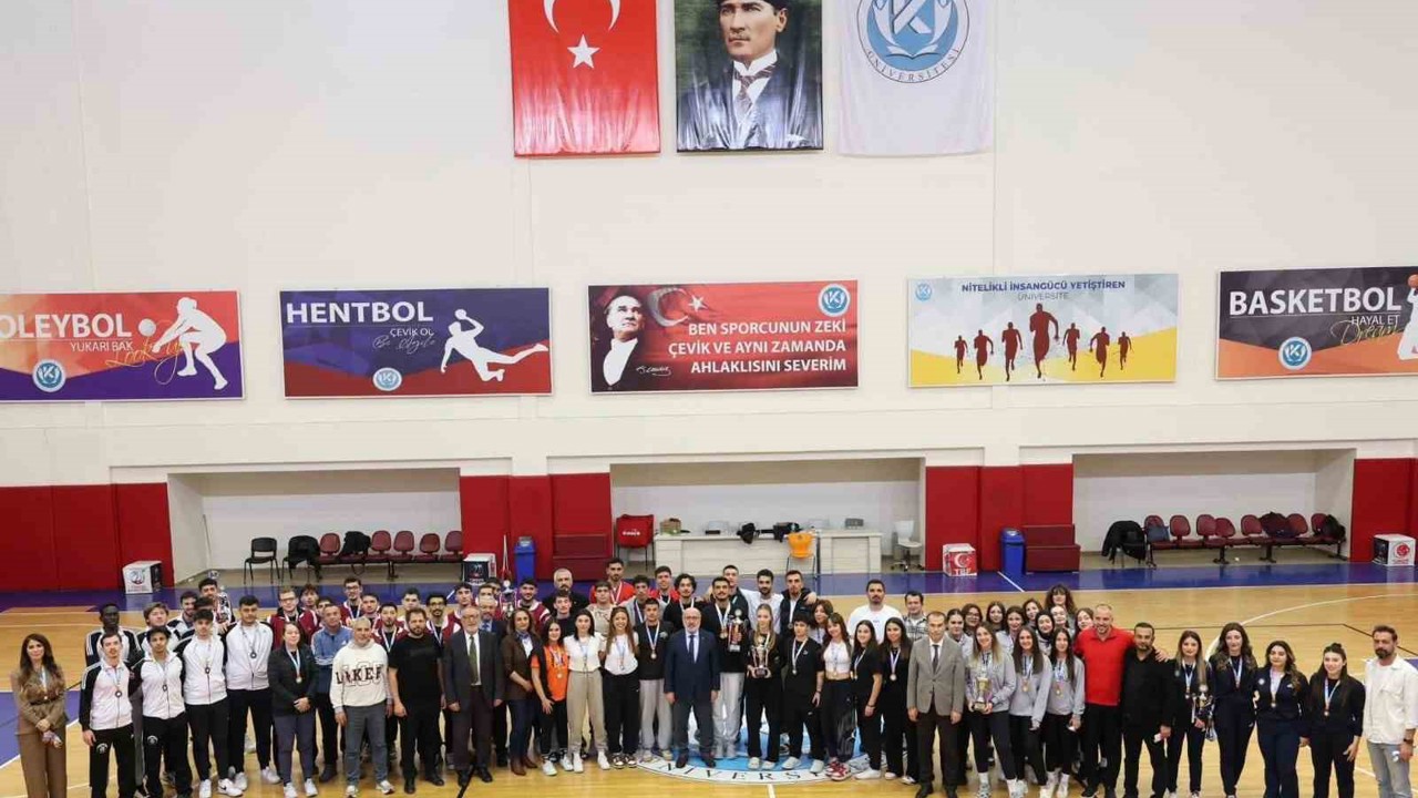 ERÜ Kadın Basketbol Takımı şampiyon oldu
