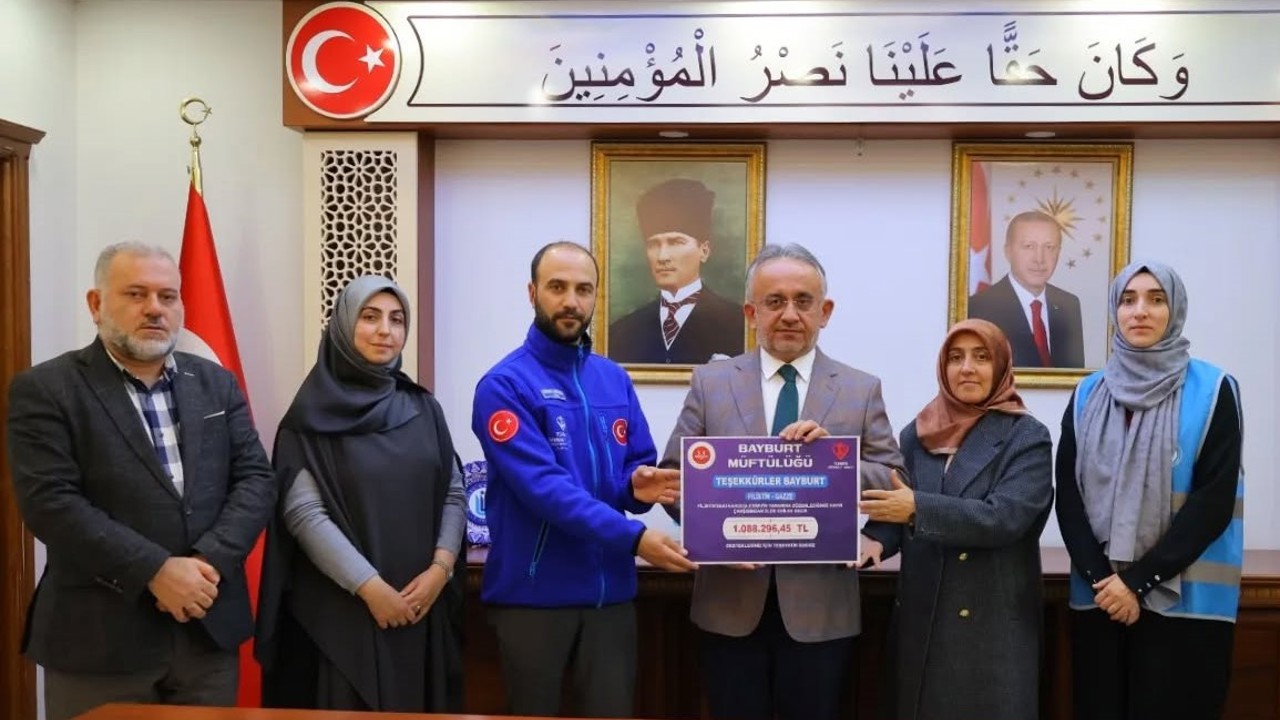 Bayburt’ta Filistin için düzenlenen hayır çarşılarında 1 milyon liranın üzerinde bağış toplandı
