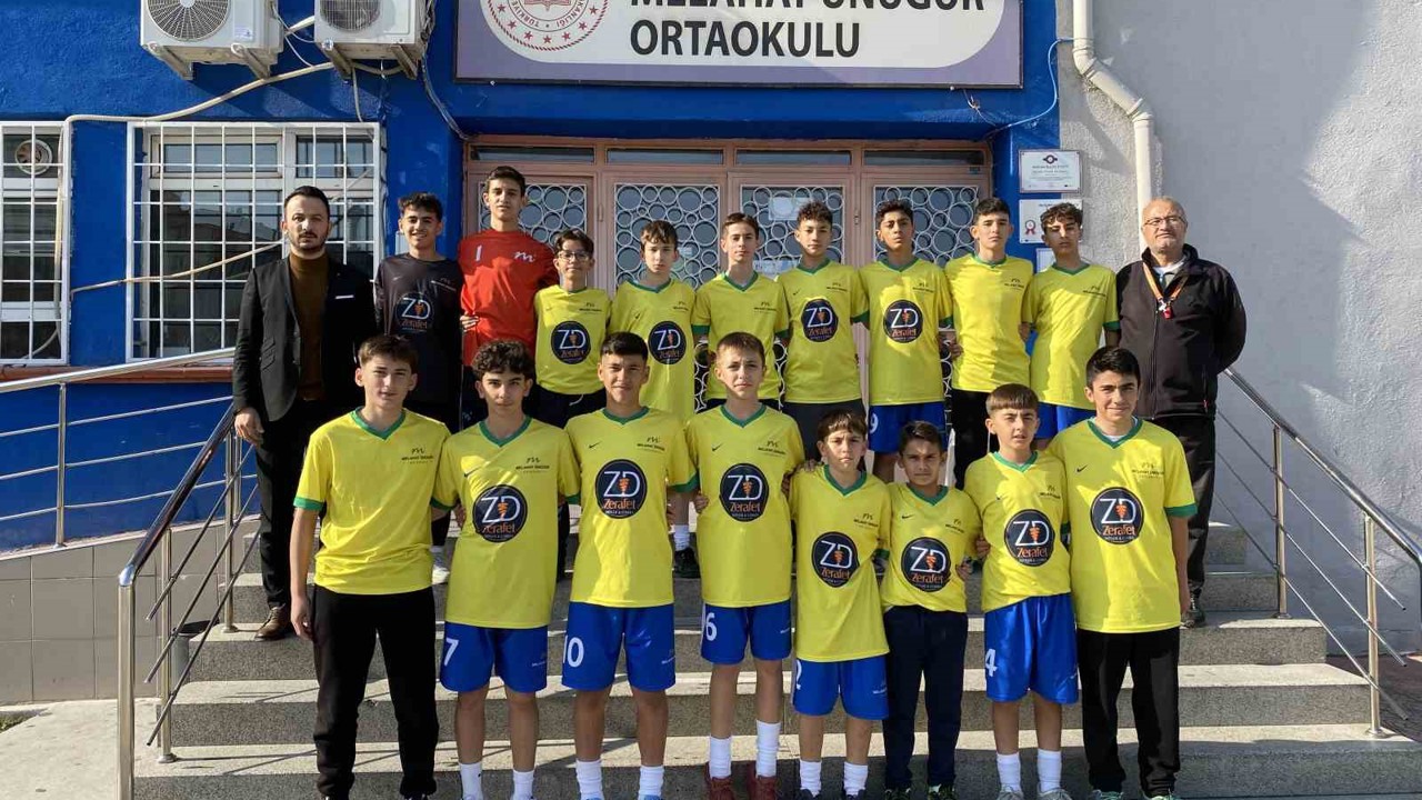 Bu okul futbol branşında üst üste 10 yıldır şampiyon
