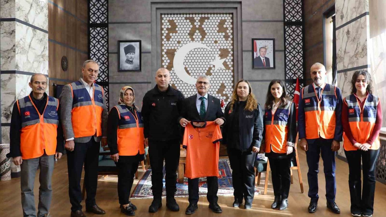 Vali Çelik: "AFAD gönüllüleri toplumun güçlü dayanağıdır"
