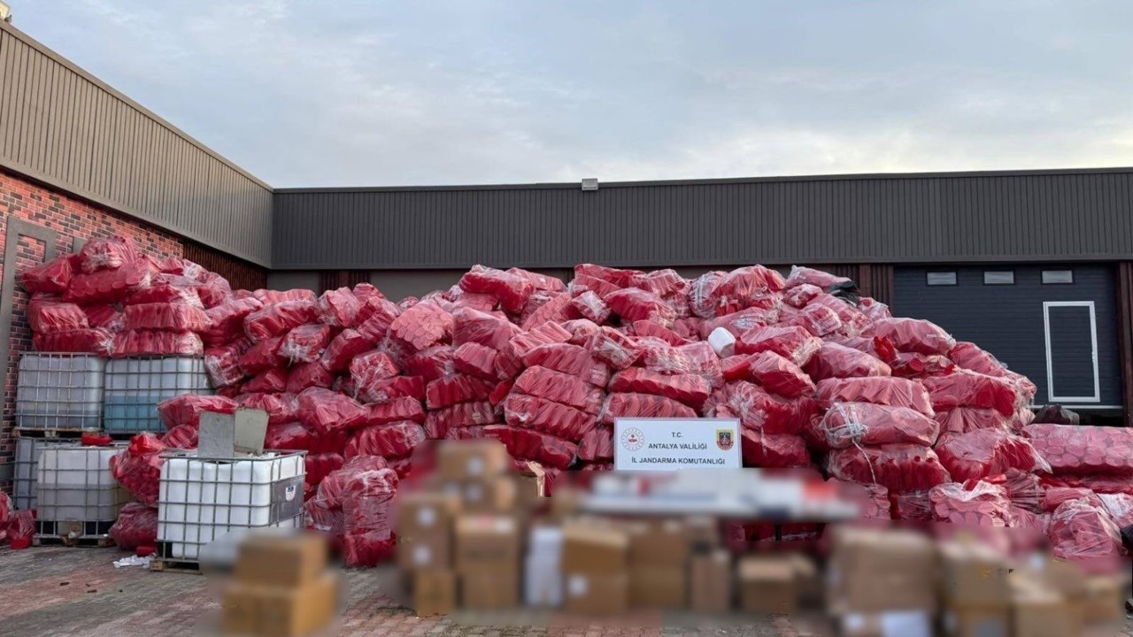 Antalya’da kaçak alkol operasyonu: 52 bin litre etil alkol ele geçirildi
