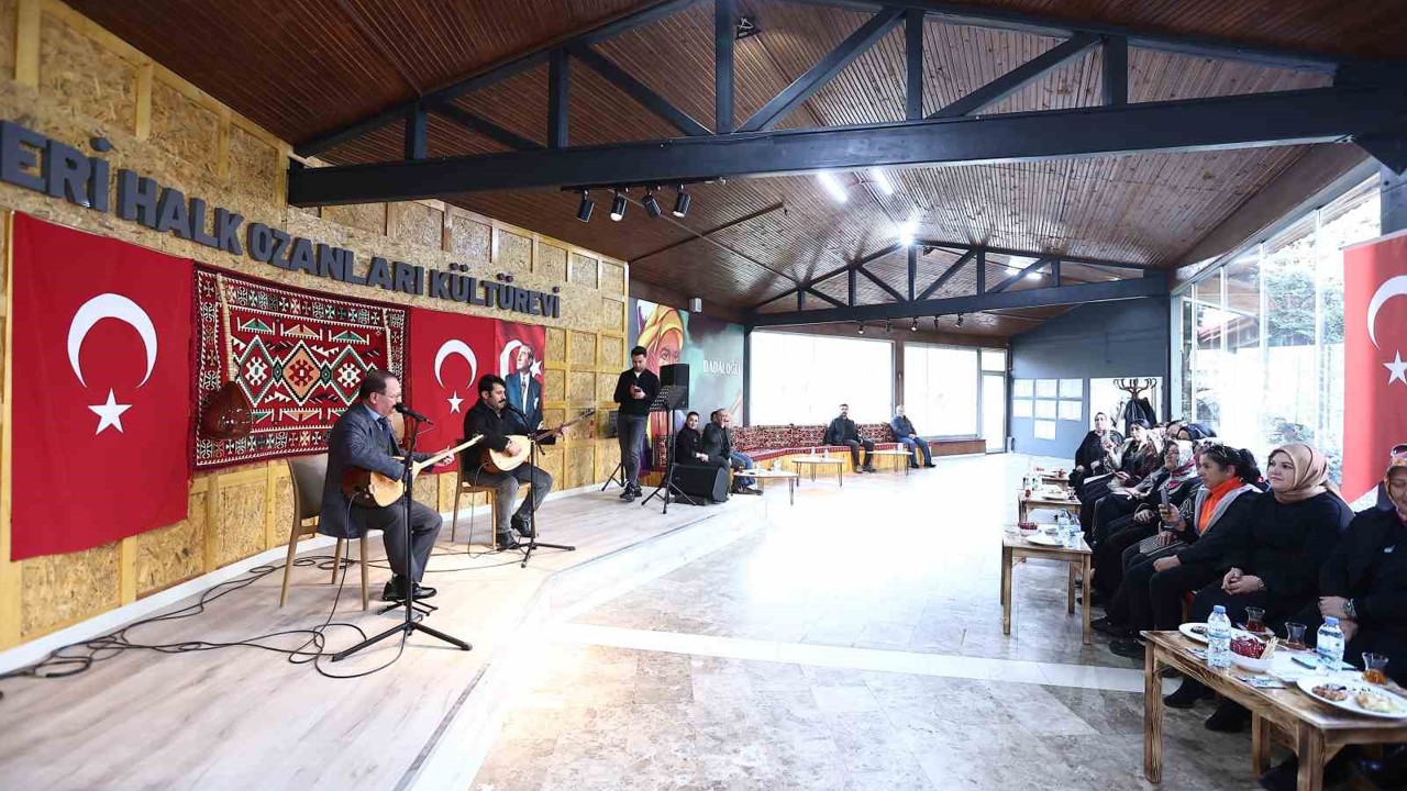 Büyükşehir, 33 kadın muhtarı anlamlı günde bir araya geldi
