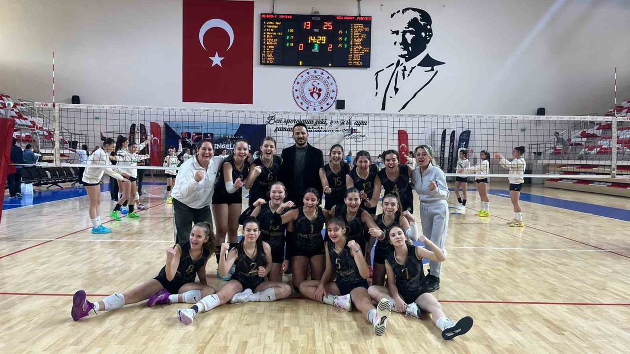 Melahat Ünügür Ortaokulu, Voleybol Yıldız Kız kategorisinde finalde

