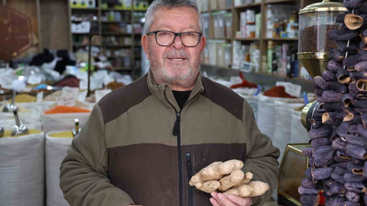 Soğuk havalarda bitki çayına ilgi yoğun
