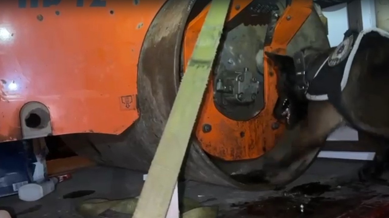 Kocaeli’de dev operasyon: Asfalt silindirinde 102 kilo metamfetamin bulundu
