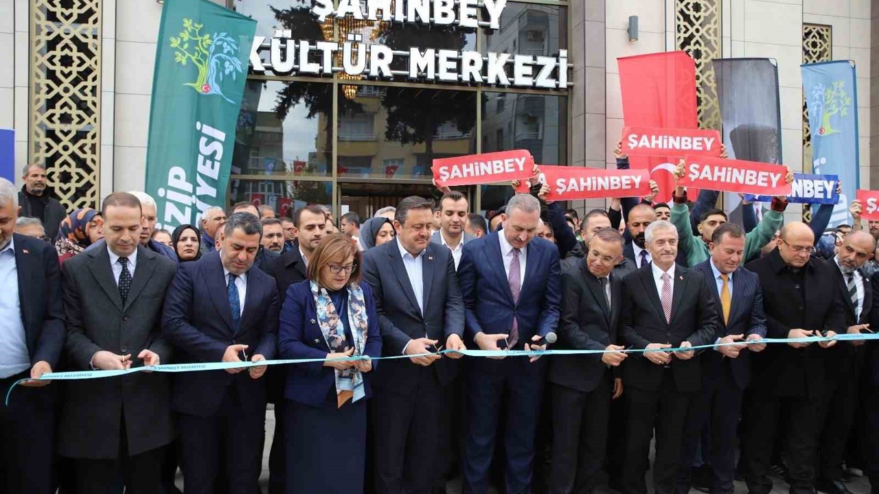 Şahinbey Belediyesi’nin Nizip’e kazandırdığı Kültür Merkezi’nin açılışı yapıldı
