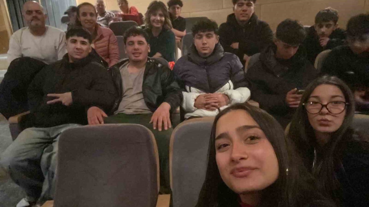 Karacasu’da öğrenciler tiyatroyla buluştu
