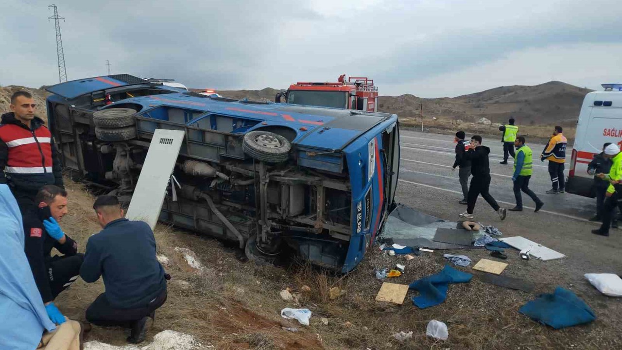 Cezaevi nakil aracı devrildi, aralarında mahkûmların da bulunduğu 7 kişi yaralandı
