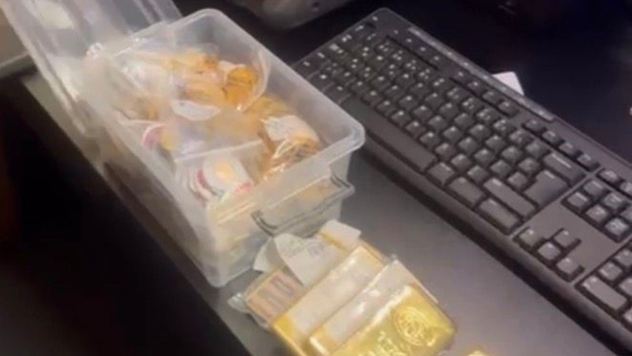 Büyükçekmece Adliyesi’nin adli emanet kasasından çalınan altınların fotoğrafı ortaya çıktı
