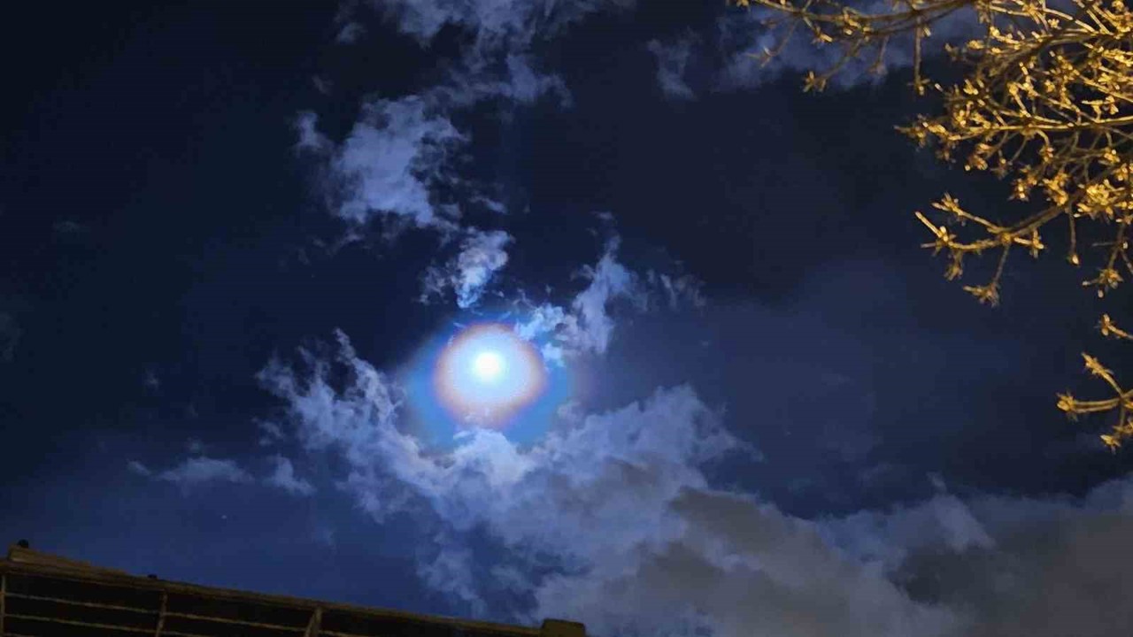 Gökyüzünde görsel şölen: Lunar Corona görüntülendi

